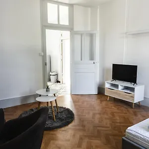  Appartement Superbe appartement avec parking fermé gratuit .